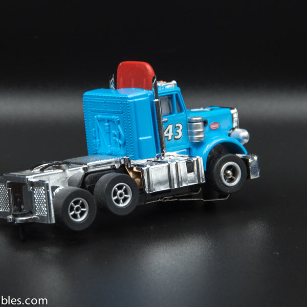 USED Round 2 HO Blue w/ Red Spoiler # 43 Peterbilt Slot Car
