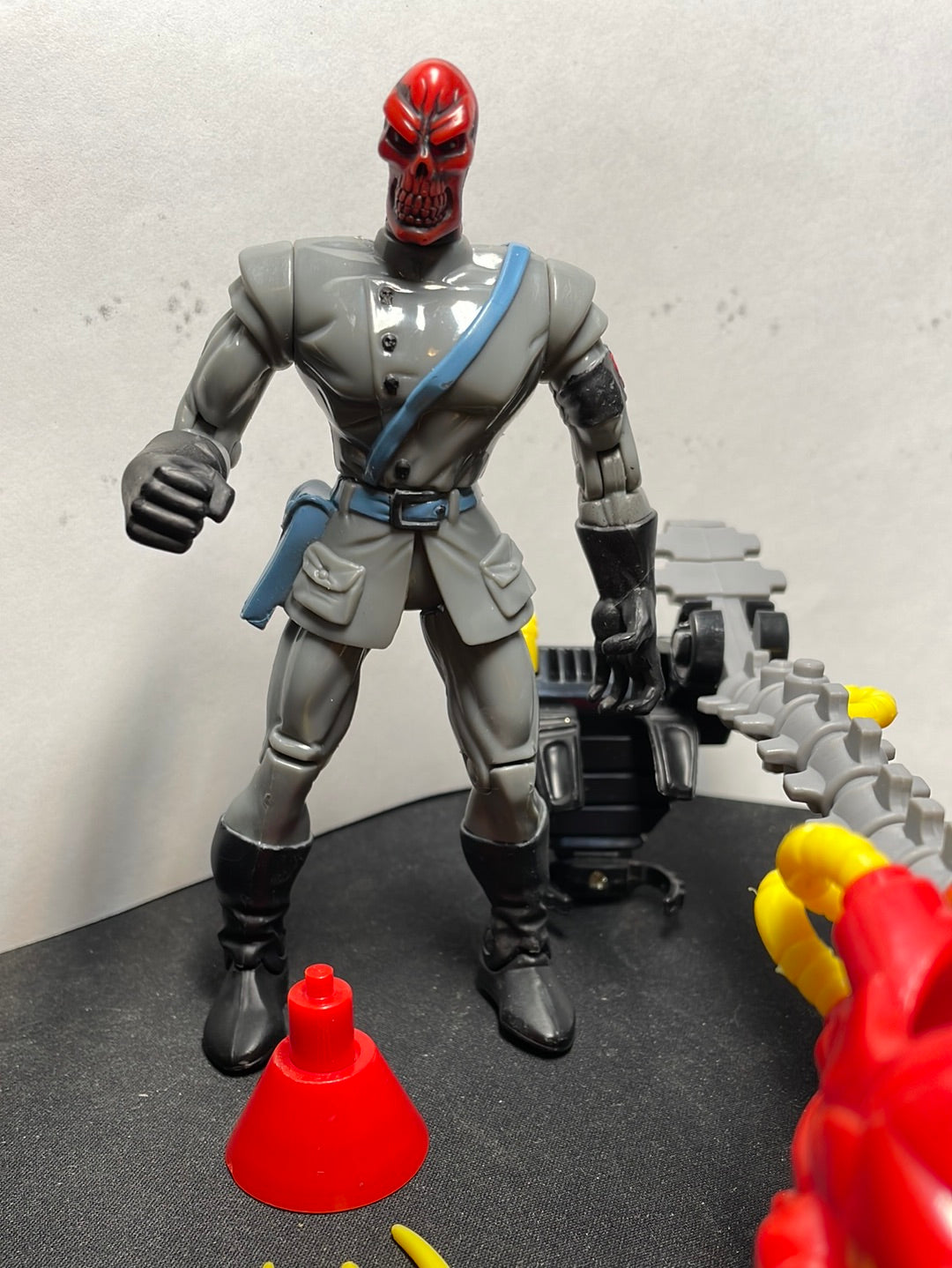 1998 Toy Biz Spider-Man Sneak Attack Flip 'n Trap Red Skull w/ Skull Catcher - Loose