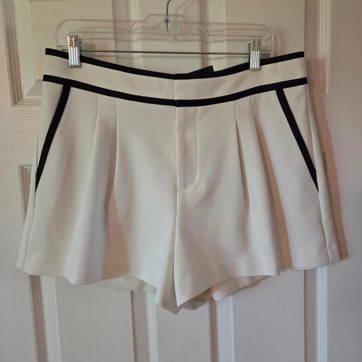 Alice and Olivia Esta Pleated Shorts - Size 14