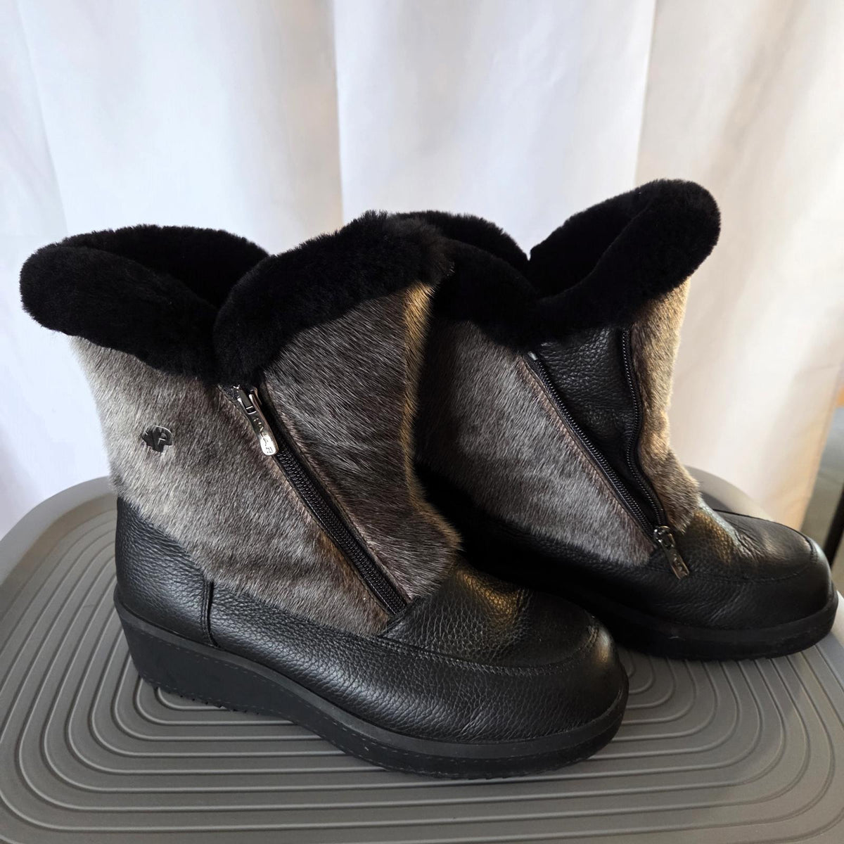 Pajar Women's Winter Boots with Sear Fur Lining - Size 9