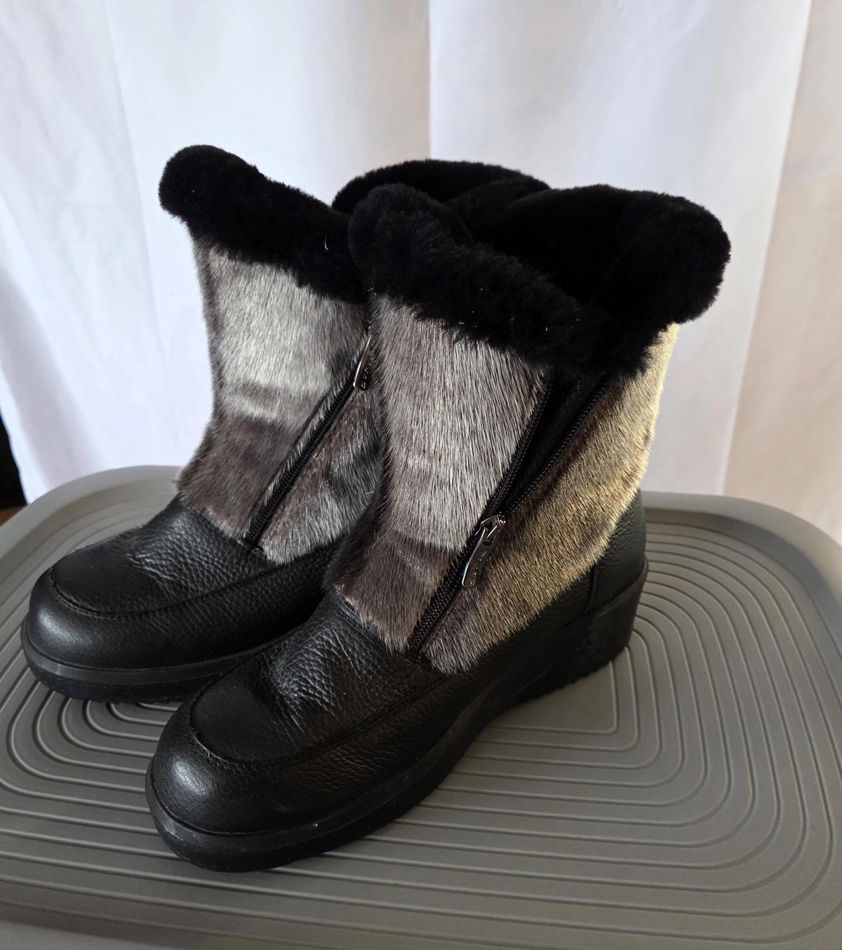 Pajar Women's Winter Boots with Sear Fur Lining - Size 9
