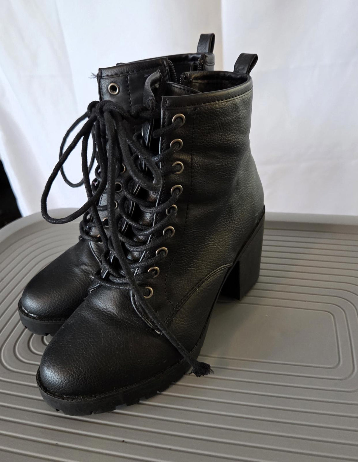 ZIGI SOHO Women's Kourtlan Ankle Bootie - Size 6