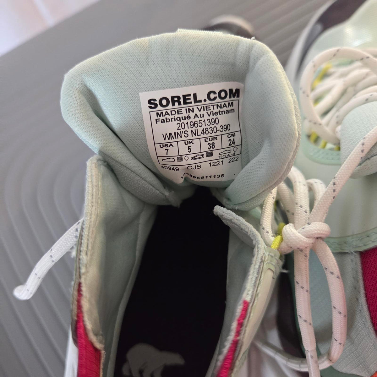 Sorel Women's Kinetic Breakthru Venture Mid Waterproof Shoe - Size 7