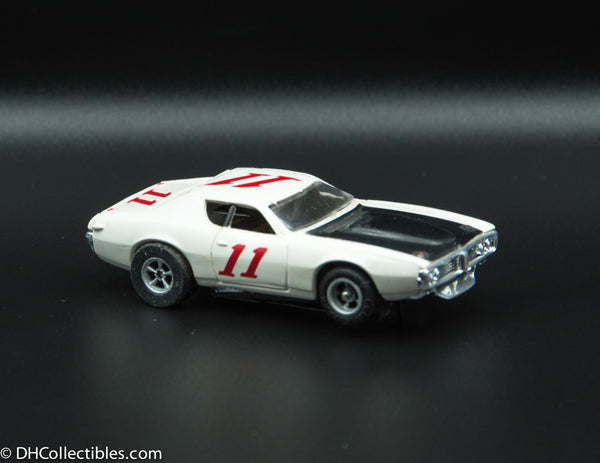 USED A/FX HO White w/ Black # 11 Road Runner Slot Car