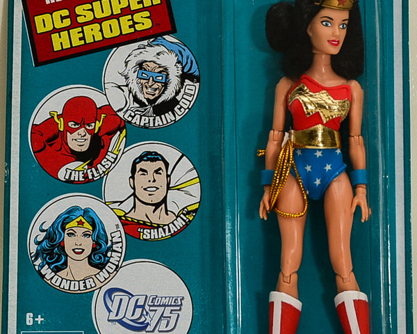 2010 DC Comic 75 Retro-Action DC Super Heroes Wonder Woman Action Figure 8"