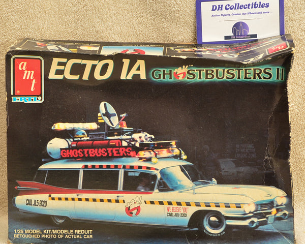 AMT / ERTL - 1970 1/2 - Ecto 1A Ghostbusters II - 1:25 Scale Model