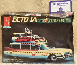 AMT / ERTL - 1970 1/2 - Ecto 1A Ghostbusters II - 1:25 Scale Model