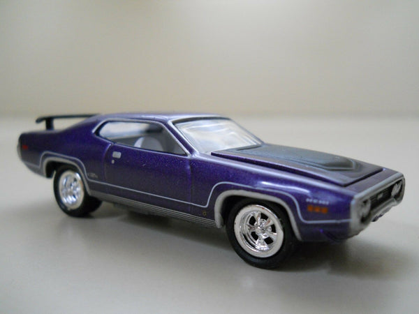 Playing Mantis - Mopar Muscle - Johnny Lightning - 1972 Plymouth GTX 440