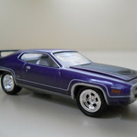 Playing Mantis - Mopar Muscle - Johnny Lightning - 1972 Plymouth GTX 440