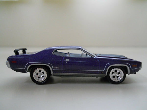 Playing Mantis - Mopar Muscle - Johnny Lightning - 1972 Plymouth GTX 440