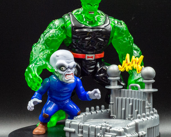 1997 Toybiz The Incredible Hulk Outcasts Leader-Hulk and Gargoyle - Action Figures