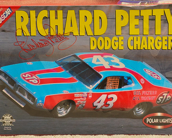 Polar Lights - Richard Petty's Dodge Charger Plastic Model Kit 1:25 Scale