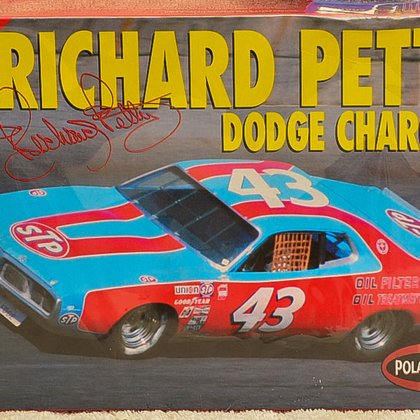 Polar Lights - Richard Petty's Dodge Charger Plastic Model Kit 1:25 Scale