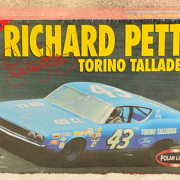 Polar Lights  Richard Petty's Torino Talladega  Plastic Model Kit 1:25 Scale