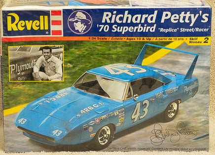 Revell Richard Petty's '70 Superbird "Replica" Street Racer Plastic Model Kit 1:25 Scale