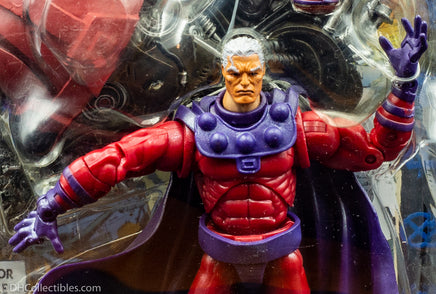 2003 ToyBiz Marvel Legends Series III X-Men Magneto & Comic Book