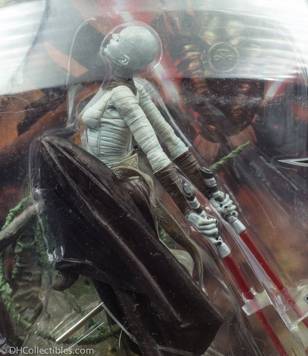 2005 Star Wars Revenge of the Sith Unleashed: Asajj Ventress - Action Figure