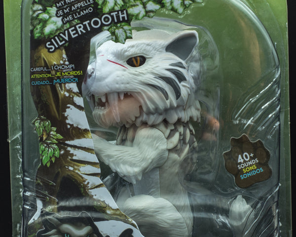WooWee Untamed Sabretooth Tiger Silvertooth Fingerling