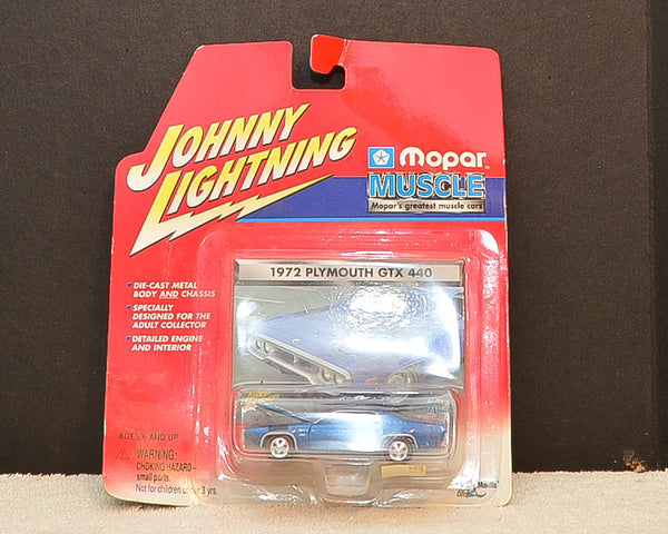 Playing Mantis - Mopar Muscle - Johnny Lightning - 1972 Plymouth GTX 440