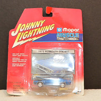 Playing Mantis - Mopar Muscle - Johnny Lightning - 1972 Plymouth GTX 440